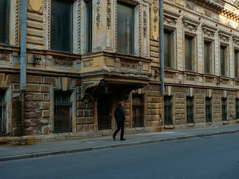 Санкт петербург кожевенный. Васильевский остров Кожевенная линия. Кожевенная линия Санкт-Петербург. Кожевенная улица Санкт-Петербург. Кожевенная линия особняк Брусницыных.