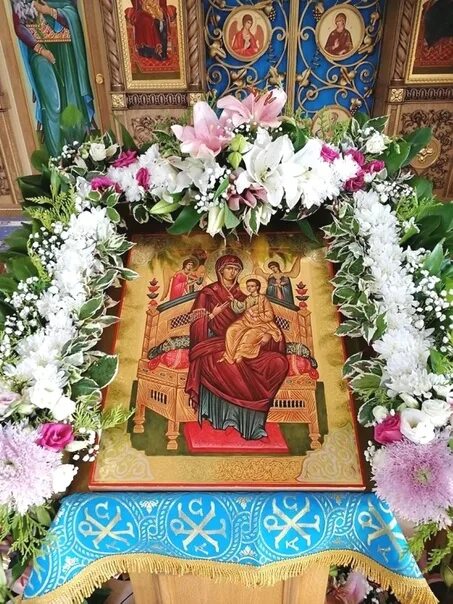 День иконы всецарица 31 августа картинки. Икона богородица всецарица. День иконы всецарица 31 августа картинки. Пасхальная храмовая флористика. Пантанасса всецарица икона афонская.