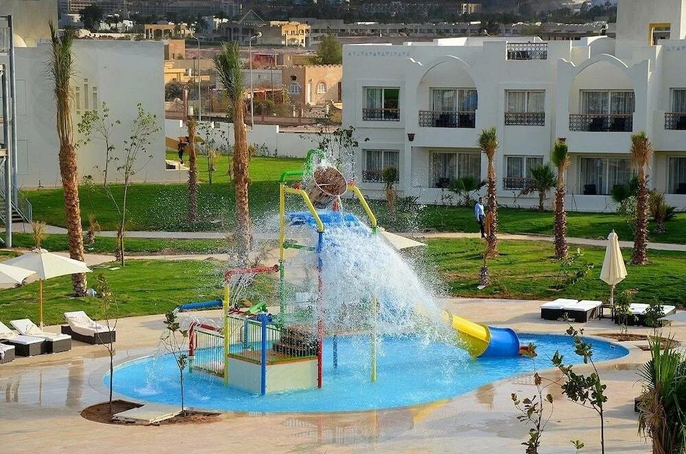 Египет отель sonesta beach 5. Отели с аквапарком в анталии. Шарлем шейх рояль ле рояль. Royal holiday resort. Отель роял холидей шарм.