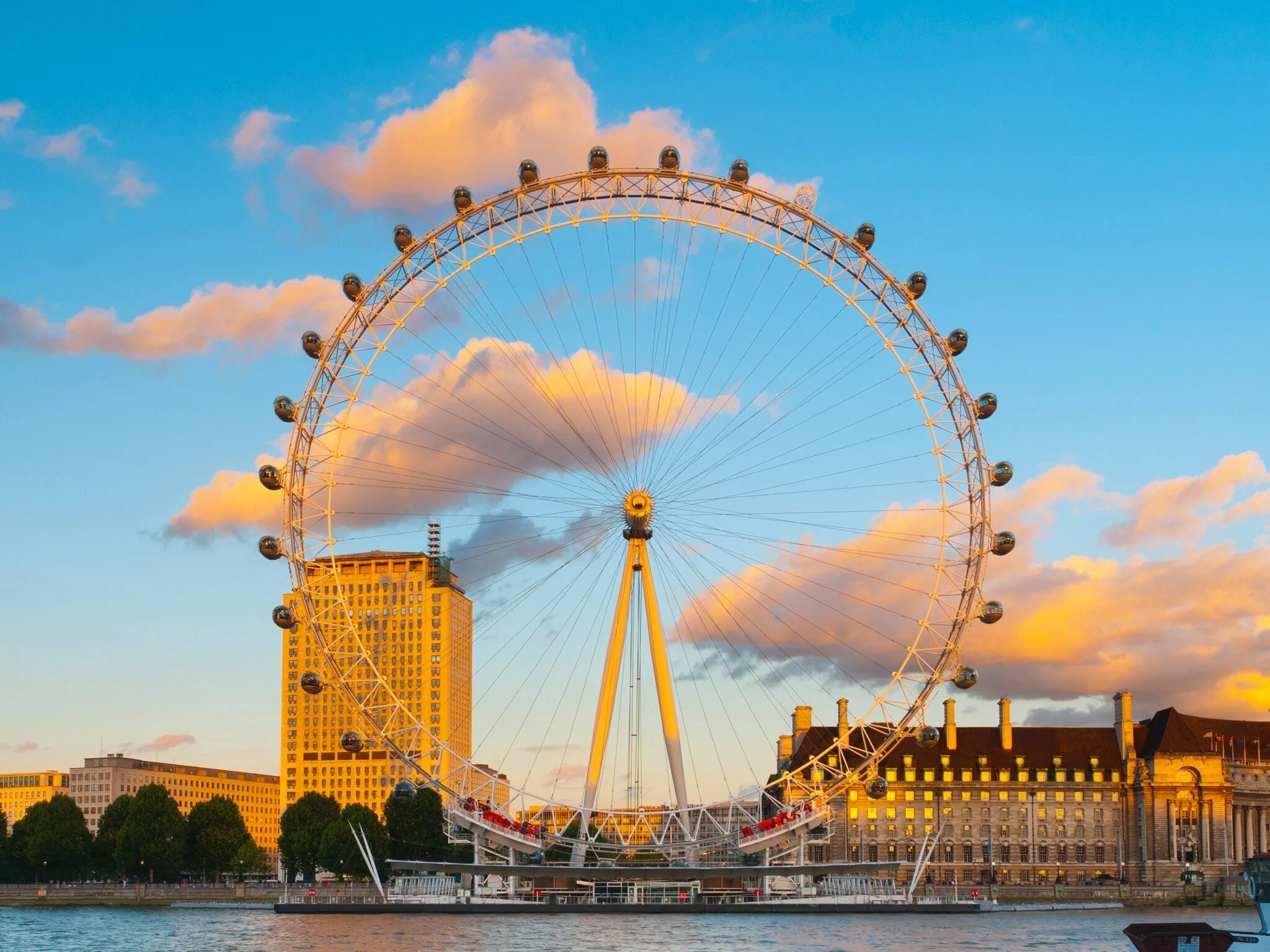 One of the london s. Колесо обозрения Лондонский глаз. Глаз Лондона колесо обозрения. Лондонский глаз колесо обозрения Великобритания. Лондонский глаз London Eye.