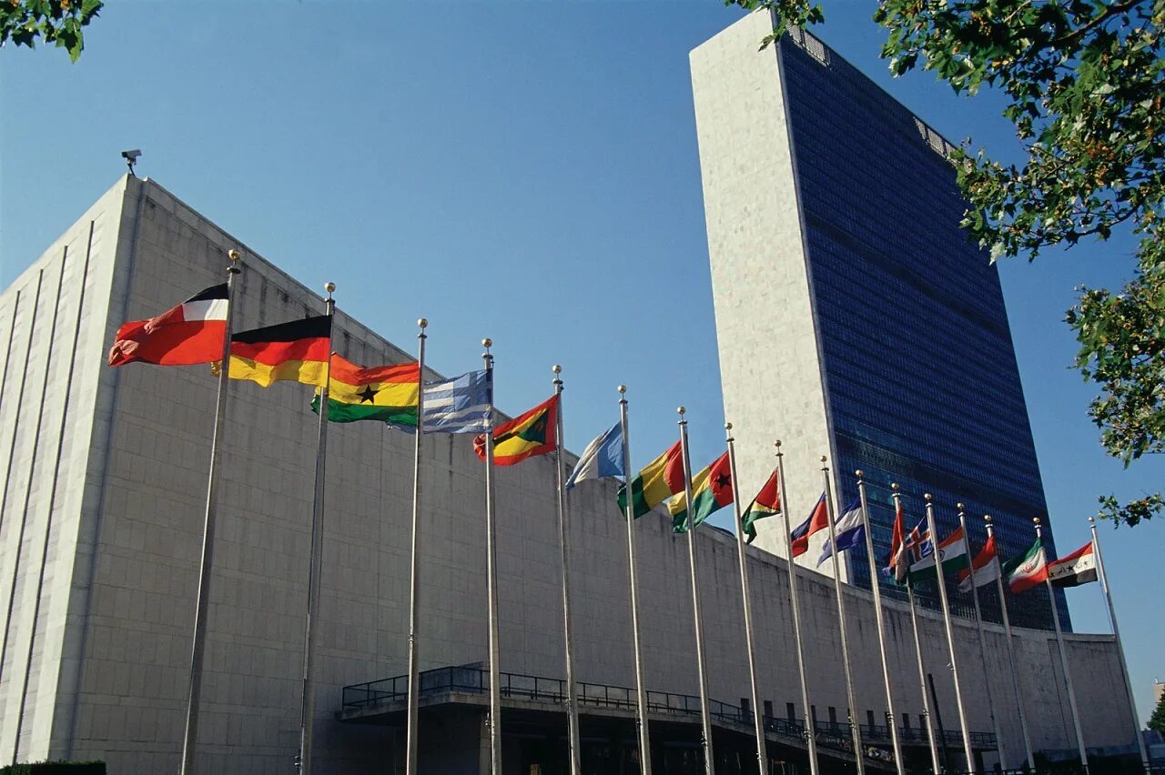 Дом оон. Штаб-квартира ООН В Нью-Йорке. Здание Генеральной Ассамблеи ООН В Нью-Йорке. ЮНИСЕФ штаб квартира в Нью Йорке. Совбез ООН здание.