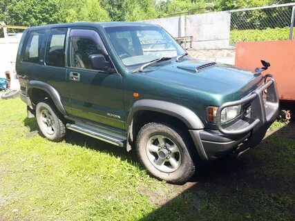 1995 Isuzu Bighorn II, зелёный.