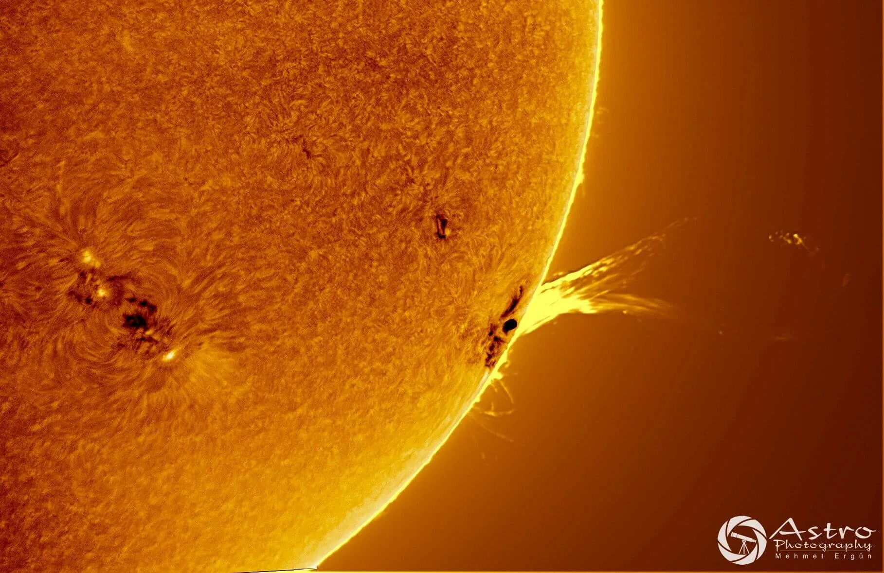 Фотосфера солнца солнечные пятна. Солнечные пятна на экране. Солнечные пятна на экране. Солнечные пятна фотосфера. Солнечные пятна на экране.