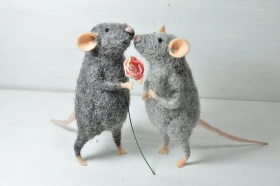 Мыши пара. Керамические мыши пара. Пара мышей.
