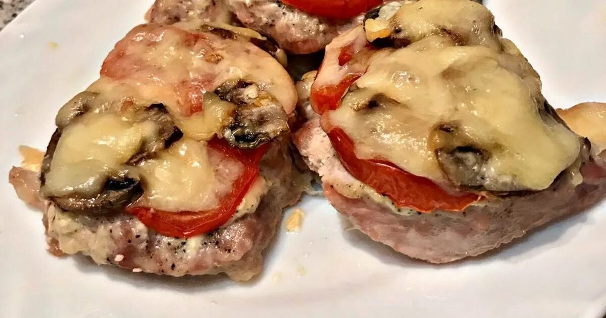 отбивная по купечески. свинина запеченная с овощами. свинина по купечески с грибами. курица по купечески. свинина отбивная по-купечески.