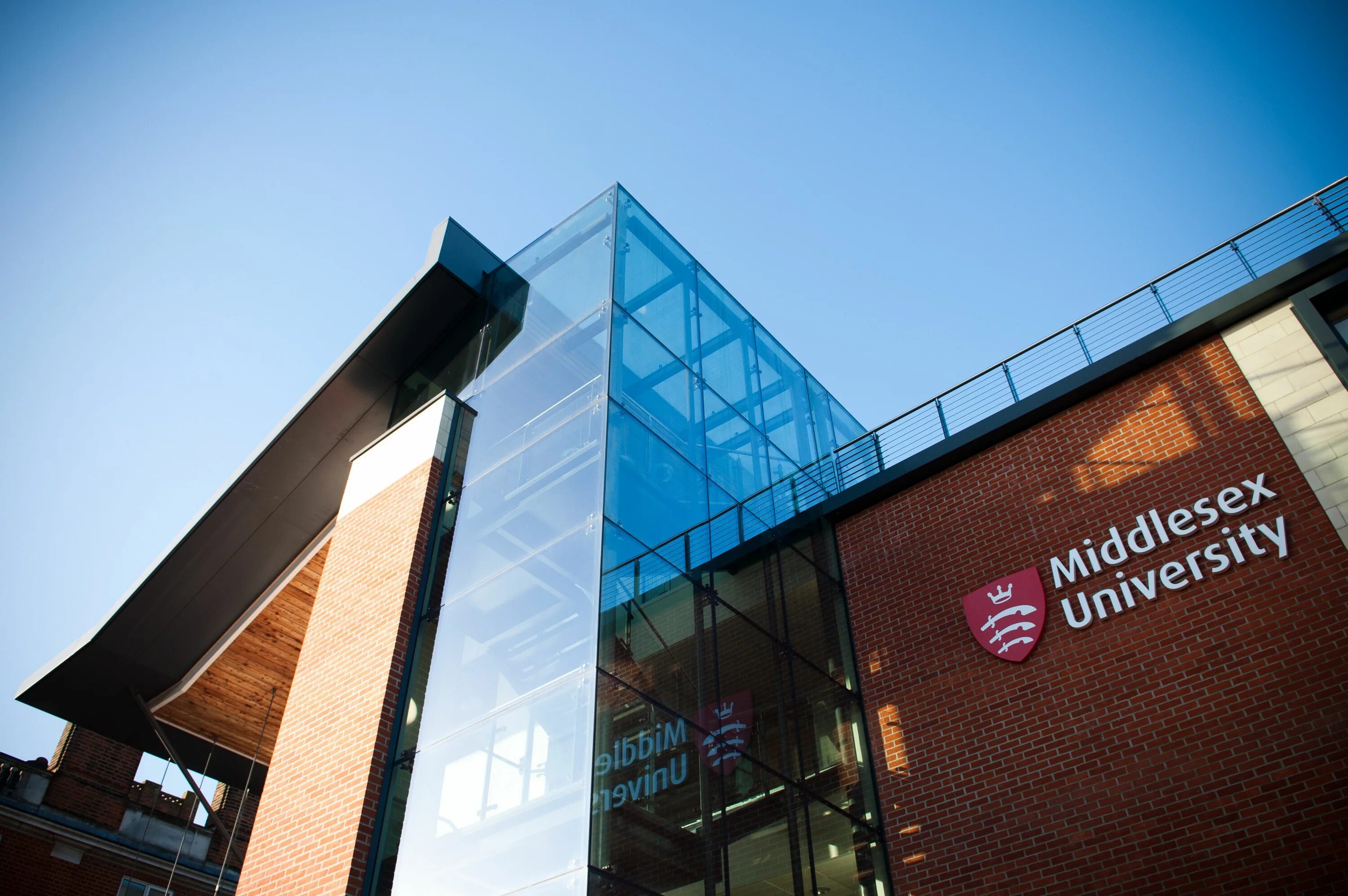 Университет миддлсекса в лондоне. Middlesex hendon，london. Middlesex university. Middlesex дубай университет. Middlesex university dubai campus.