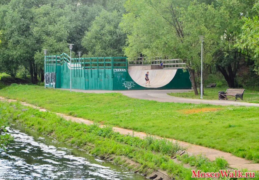 Рынок бухта дмитровское шоссе. Бухта битца. Река битца в городе видное. Река битца видное. Бухта битца.