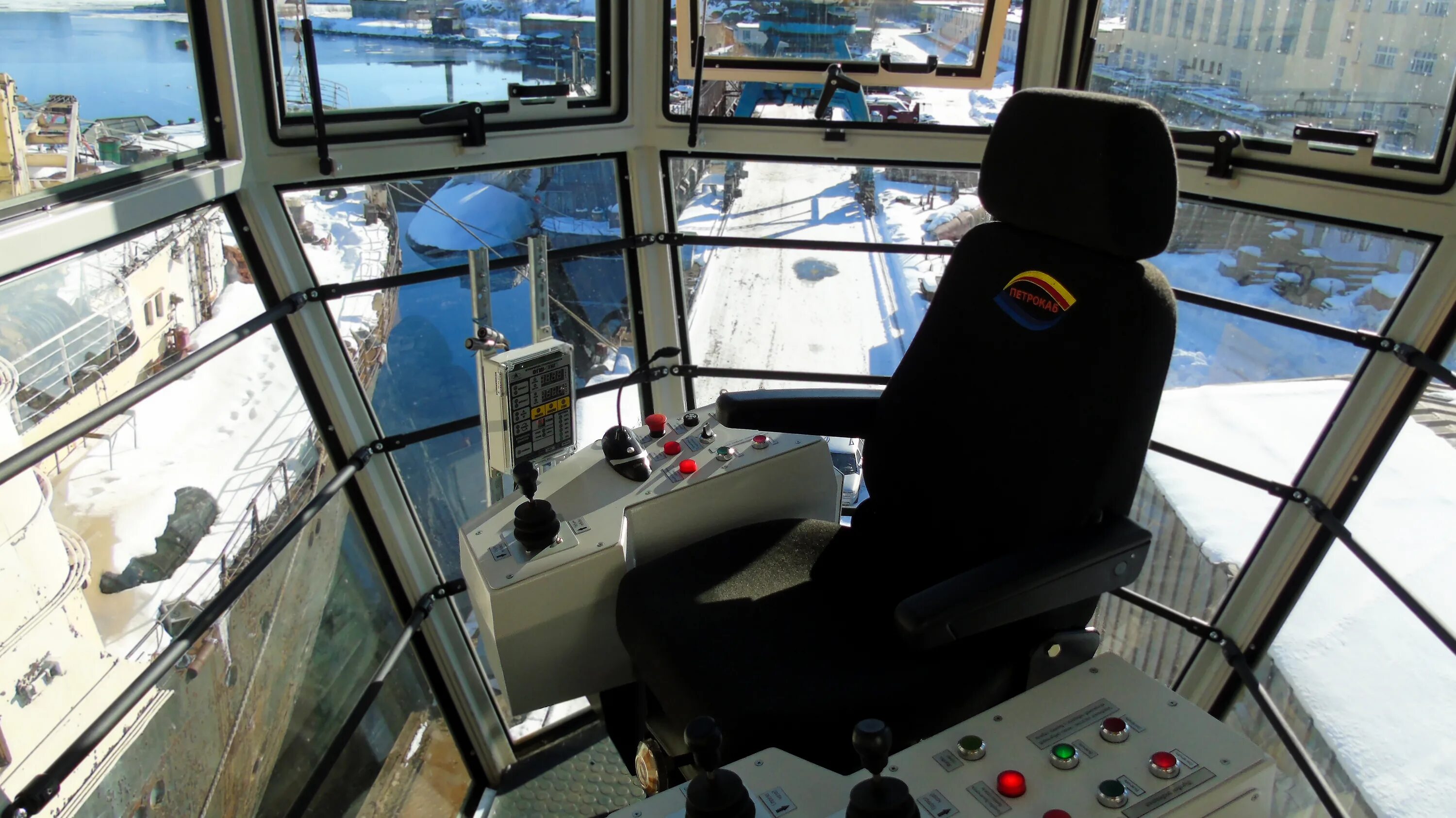 рдк 250 кабина управления. кабина крана рдк 250. прибор безопасности крана 4 реле.