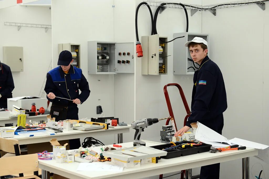 Ворлдскиллс раша. Академия ворлдскиллс. Ворлдскиллс челябинск. Промышленная автоматика worldskills. Ворлдскиллс 2017.