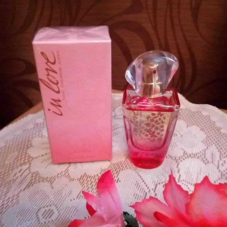 Духи avon tta this love. Фруктовые ароматы эйвон. Эйвон духи in love. Эйвон лове. Avon женские духи love.