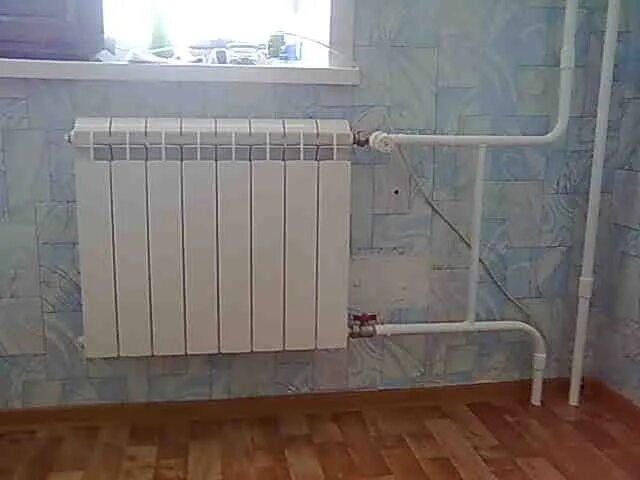 Поближе к батарее. Байпас полипропиленовый для отопления. перемычка на батарее байпас. байпас на радиатор 1800. перемычка байпас для радиаторов отопления.