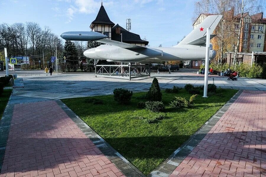 Аллея героев Калининград Чкаловск. Чкаловск Калининград. Чкаловск Авиация Калининград. Памятник-самолёт Чкаловск Калининград. Южный чкаловский