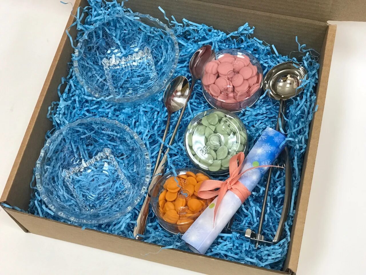 Подарочные наборы в наборе. Подарочные наборы на новый год. Создание подарочных наборов. Крафтовые подарочные коробки. Подарочные боксы для мужчин.