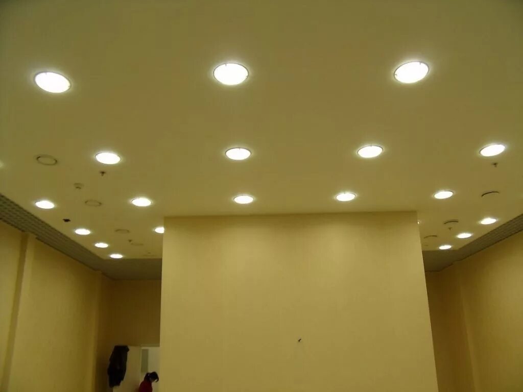 точечные светильники для потолков. Slv lightpoinт светильник встраиваемый 350ма 1вт c. точечные светильники для гипсокартонных потолков. точечный светильник в помещении. натяжной потолок со встроенными светильниками.