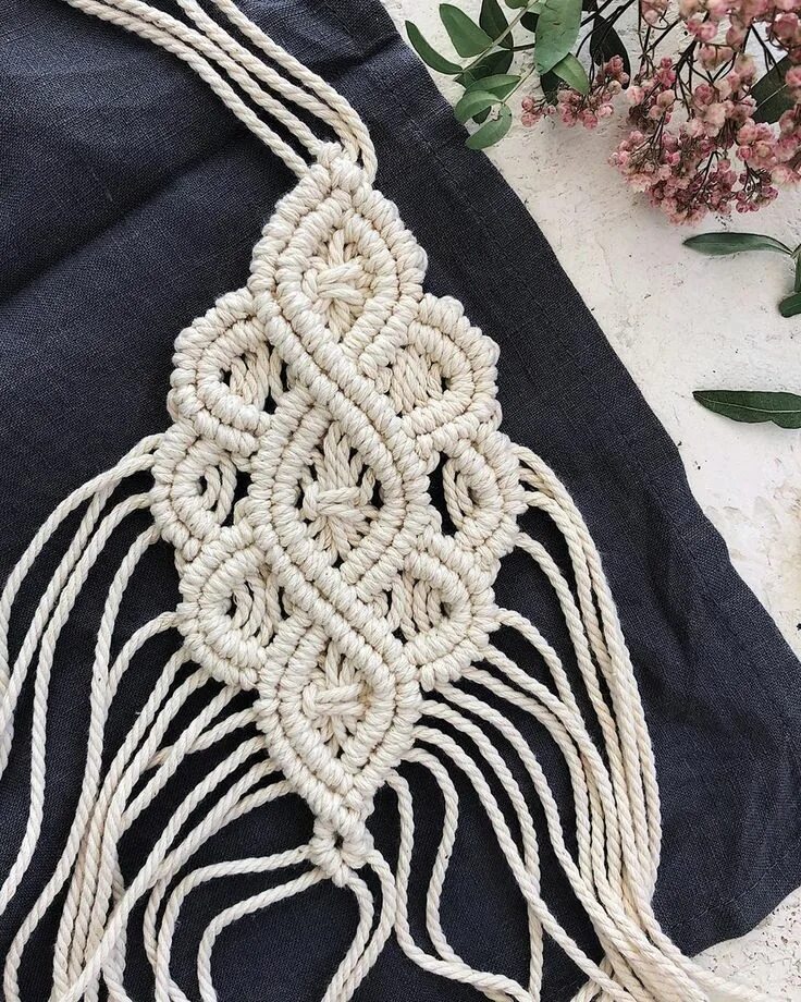 Цветы в технике макраме. Макраме изделия. Цветочки макраме. Красивые узоры макраме. Цветочные макраме узоры.