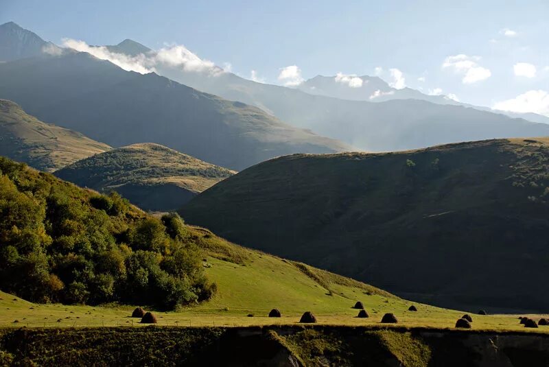 Фотография осетии. Горы Южной Осетии. Северная Осетия Алания горы. Горы Кавказа Южная Осетия. Пейзаж горы Северная Осетия.