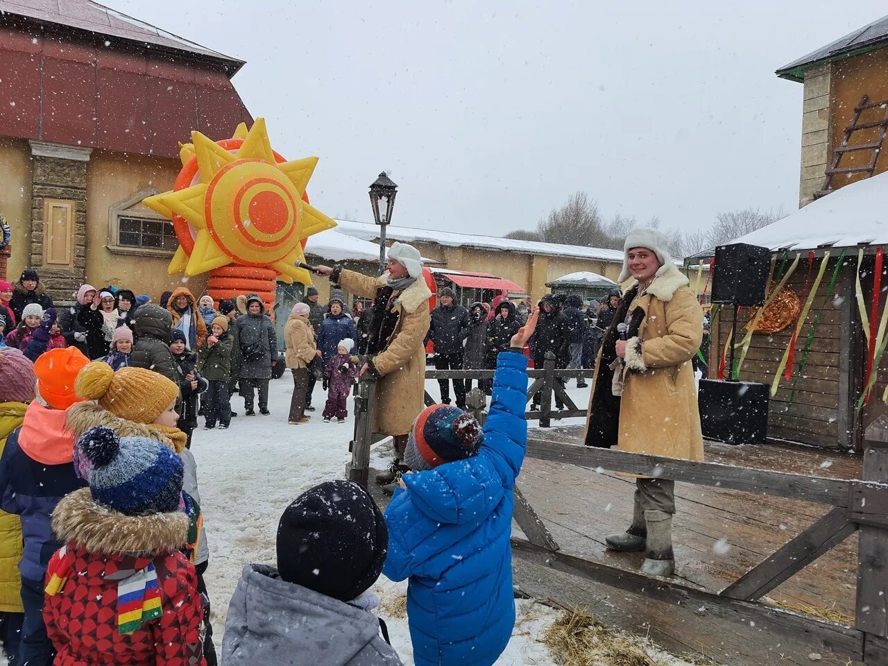 Масленица пришла отворяй ворота. Усадьба Ленинские горки Масленица. Горки Ленинские Масленица 2023. Горки Ленинские Масленица. Масленица 2022 горки Ленинские.