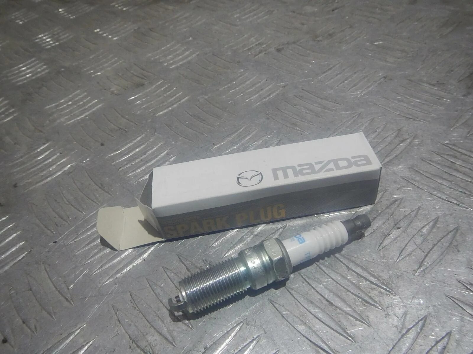 Pe5r-18-110 свеча зажигания mazda. Gy0118110. Ngk 94124 свеча зажигания. Свечи зажигания мазда сх 7. Мазда сх7 свечи зажигания.