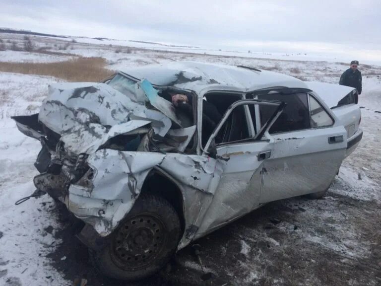 дтп татищево саратовская область. авария в татищево саратовской области 18. чп саратов татищевский район. чп татищево саратовской области. авария ильинское ваз и ман.