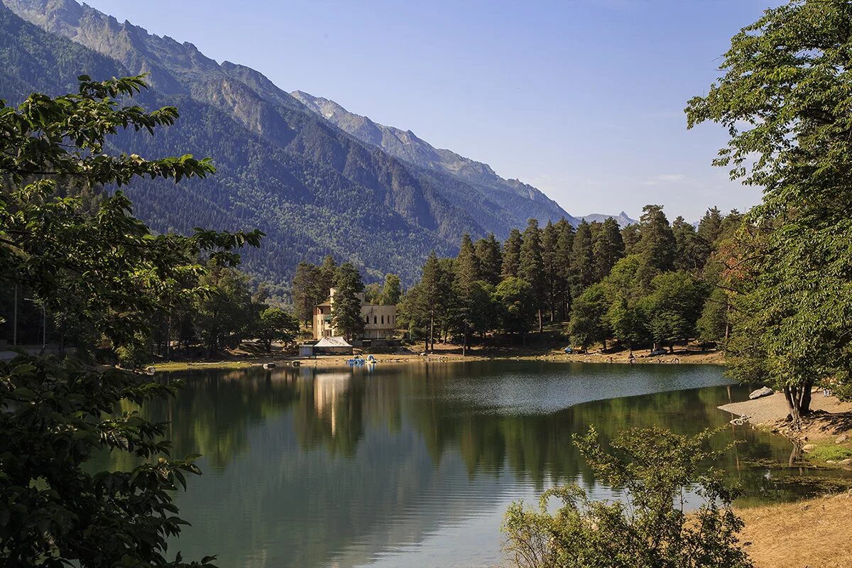 Озеро кара кель домбай. Озеро кара-кёль в теберде. Озеро кара кель домбай. Озеро в теберде. Озеро каракель в теберде.