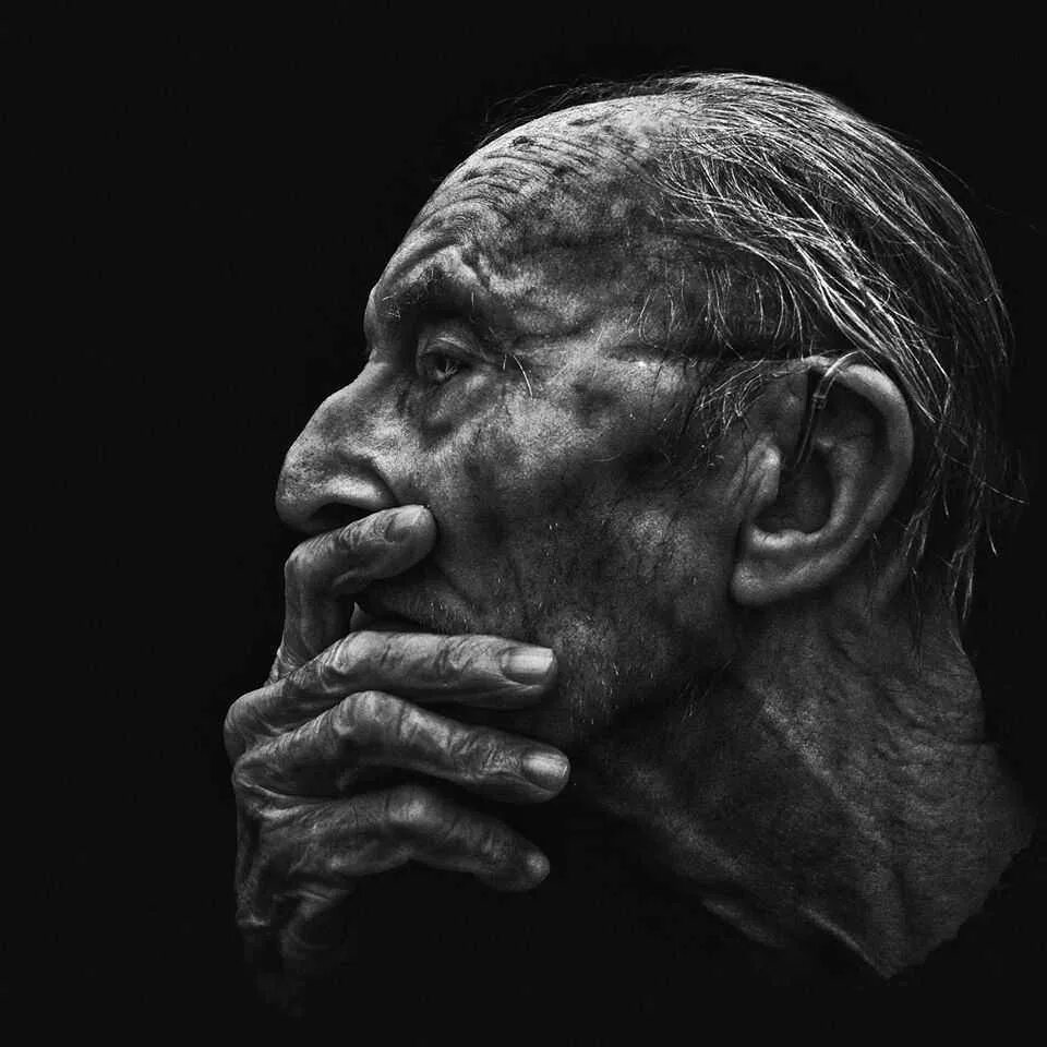 Старый мужчина лицо. Ли Джеффрис. Ли Джеффрис портреты бездомных. Фотопортрет старика. Фотопортреты пожилых мужчин.