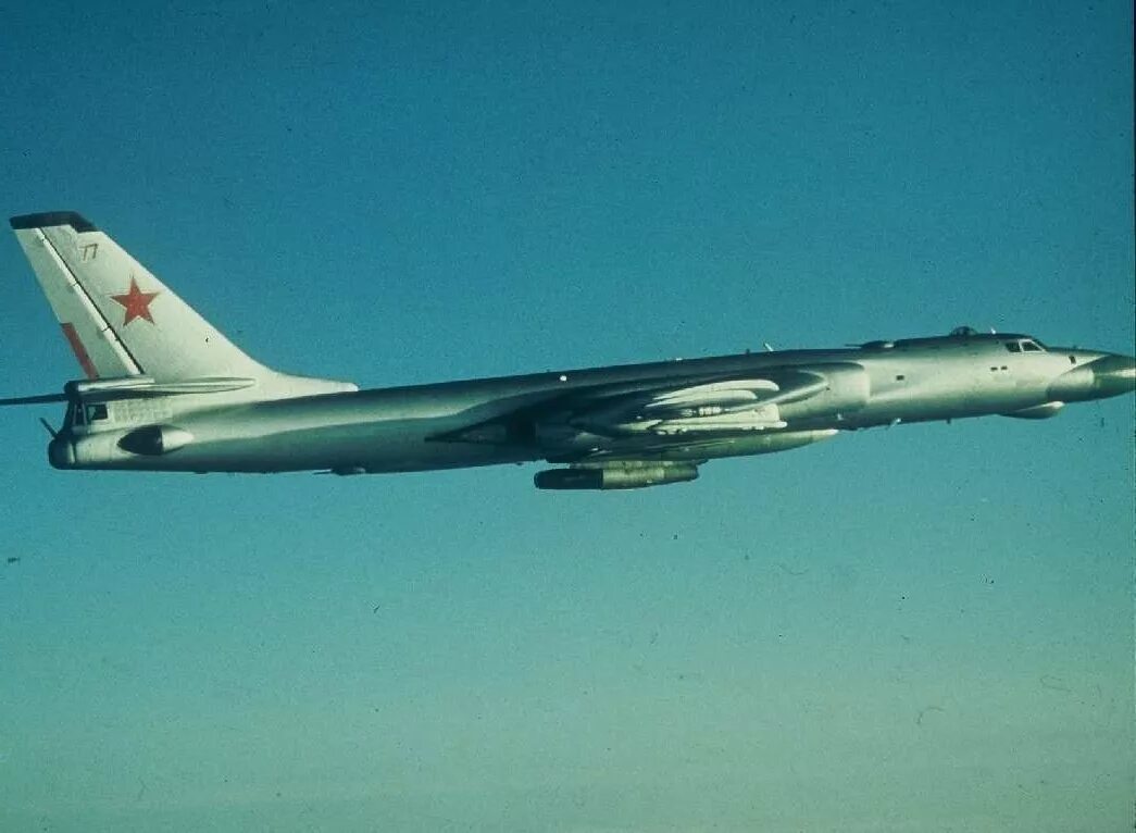 Ту 16 п. Ту-16 ввс египта. Самолет ту 16. Ту-16 реактивный самолёт. Ту16 камрань.