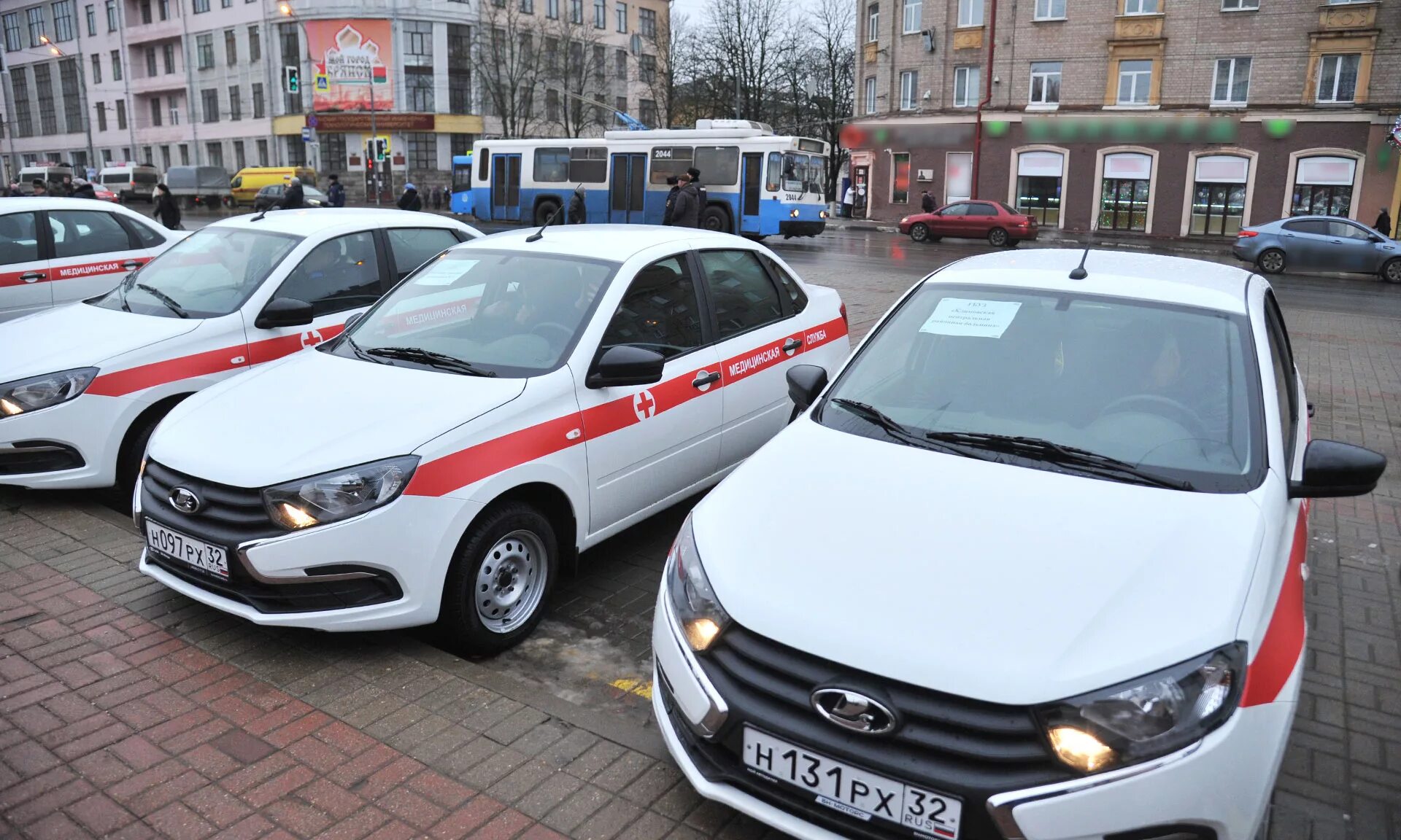 Ру брянск автомобили. Брянские машины. Автомобили в Брянской области. В Брянске вручили автомобили. Фокинская городская больница имени Гедройц.