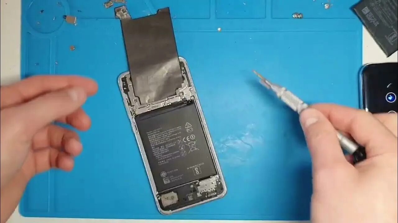 Вздулся аккумулятор на Huawei Honor 10 Lite