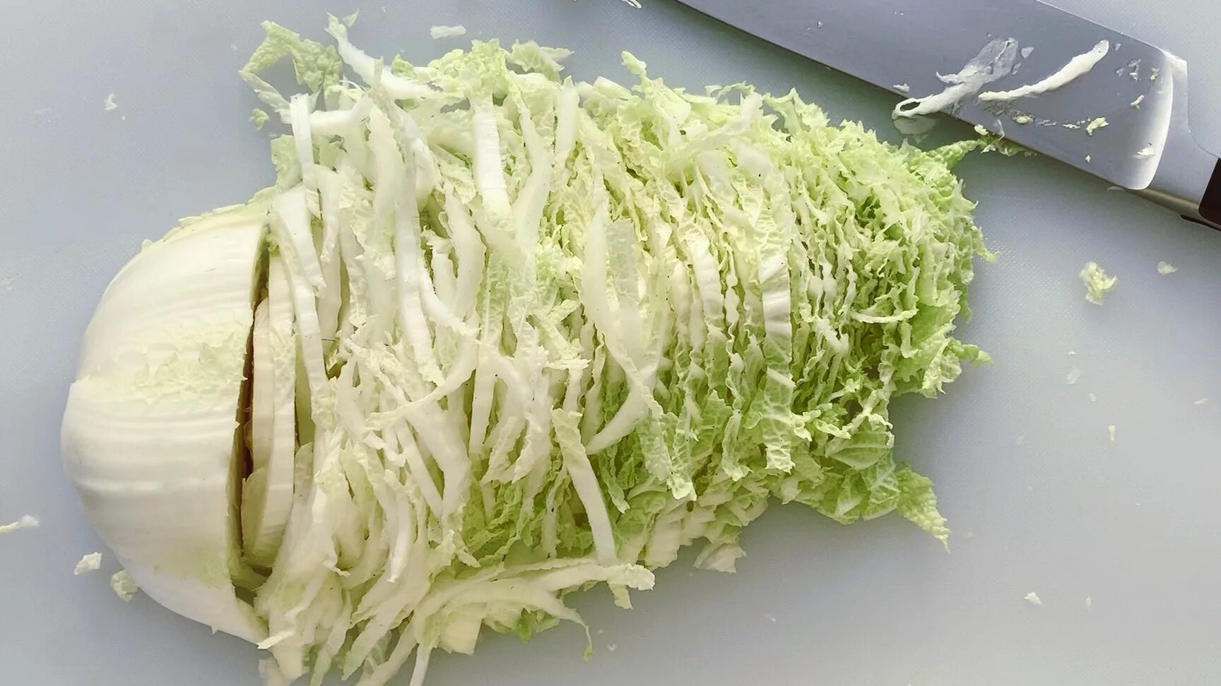 Sauerkraut – квашеная капуста. К чему снится шинкованная капуста. Капуста белокочанная шинкованная. Капуста квашеная. Капуста порезанная.