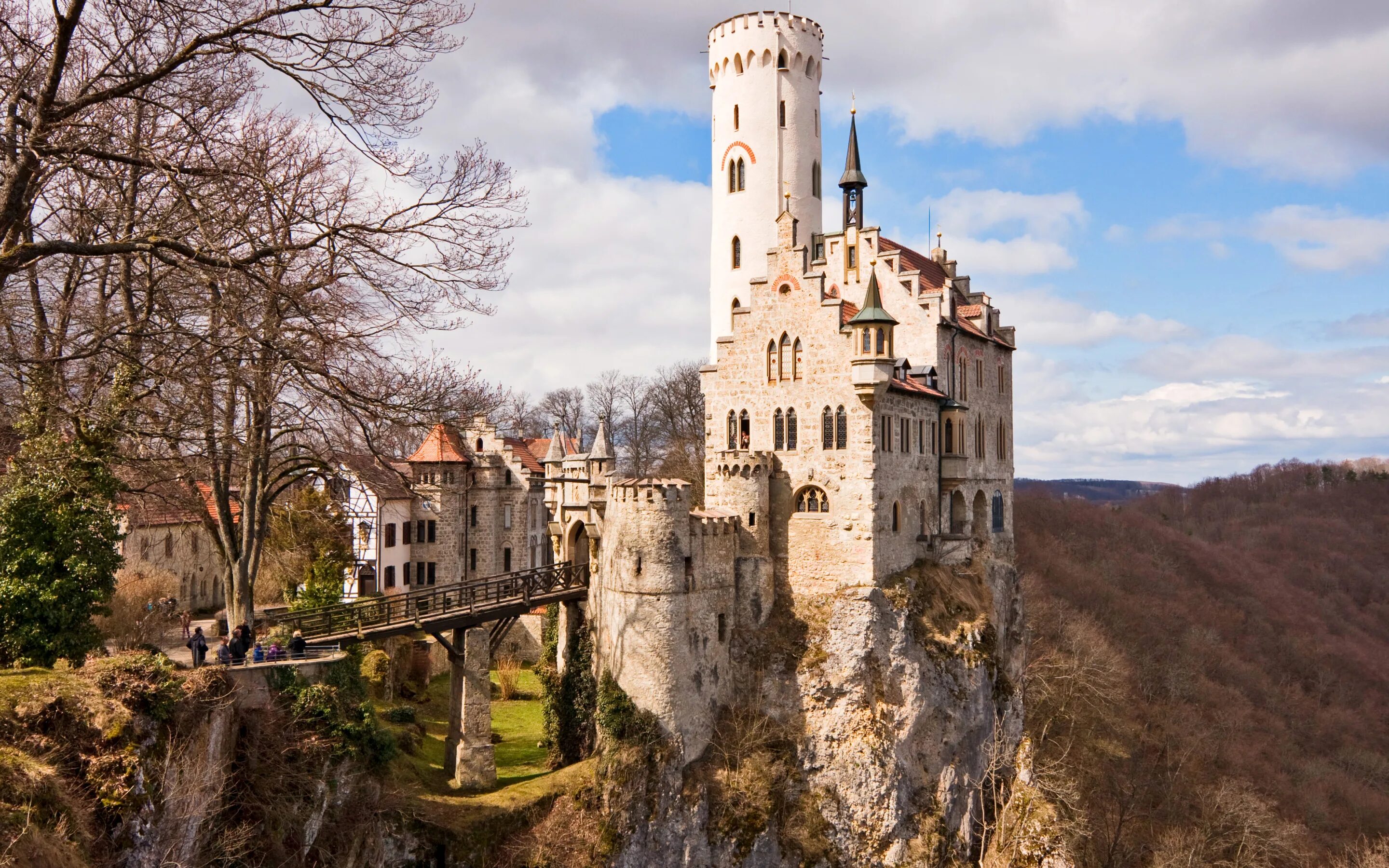Известный средневековый замок. Лихтенштайн (замок в Германии). Замок Хонау Лихтенштейн. Лихтенштайн (замок в Австрии). Замок Лихтенштайн в Баден-Вюртемберге.