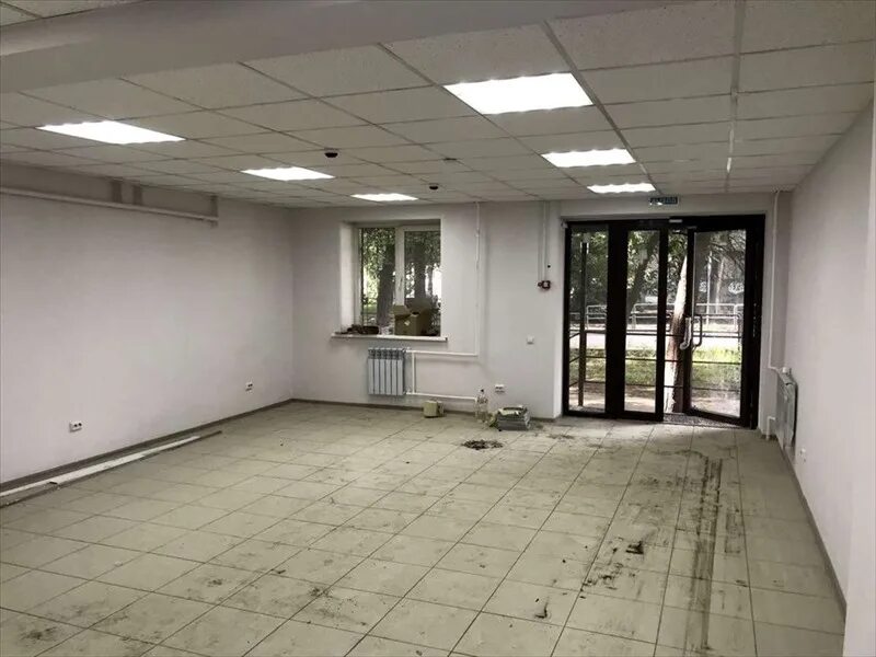 помещение с отдельным входом. помещение с отдельным входом. нежилое помещение. крыльцо в помещение офиса. байкальская 244/6.