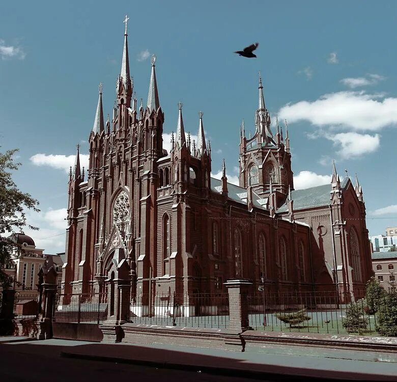 Храм непорочного зачатия в москве. Храм в готическом стиле в москве. Костёл непорочного зачатия пресвятой девы марии москва. Католический храм непорочного зачатия девы марии в москве. Храм непорочного зачатия пресвятой девы в москве.