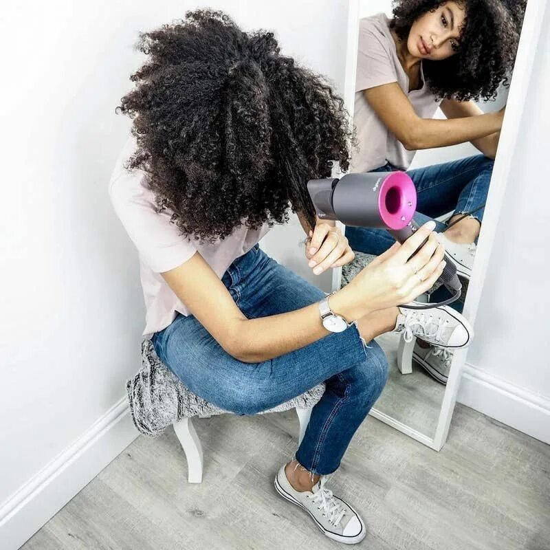 Дайсон мем. Dyson hair Dryer. Dyson фен укладка. Фотосессия с феном. Смешной фен.