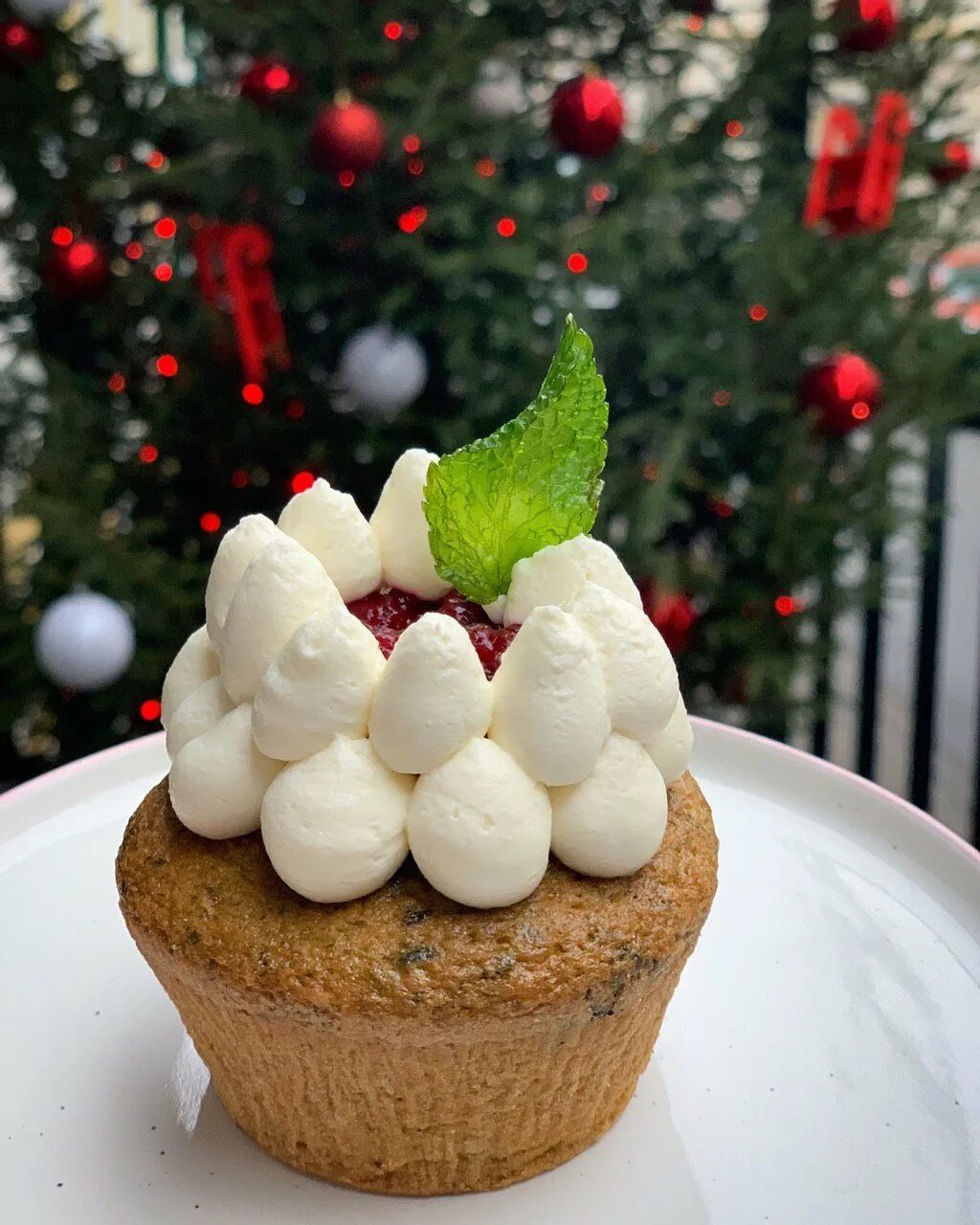 новогодние пирожные. новогодние пирожные. новогодние вкусняшки. пирожные новогодние шишки без выпечки. новогодние вкусняшки.