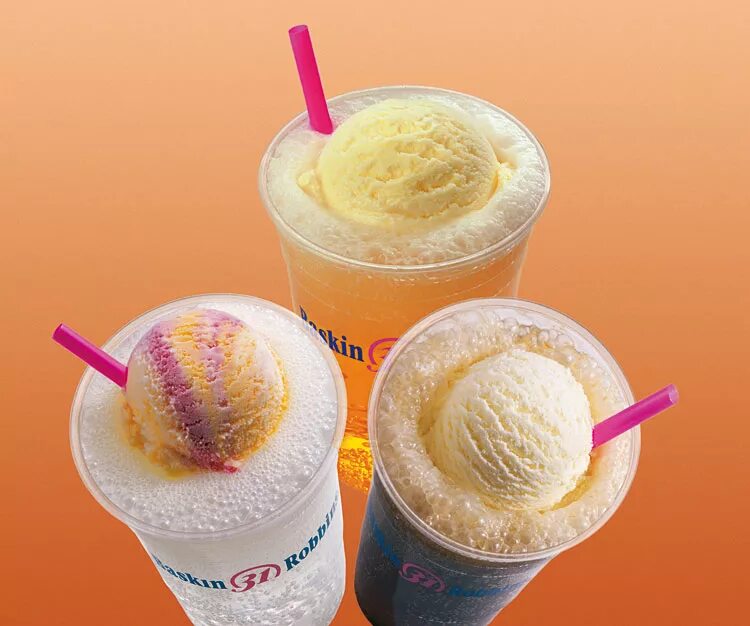 день мороженого с газировкой. газировка с мороженым. мороженое с газировкой. молочный коктейль айс крим. мороженое с газировкой.