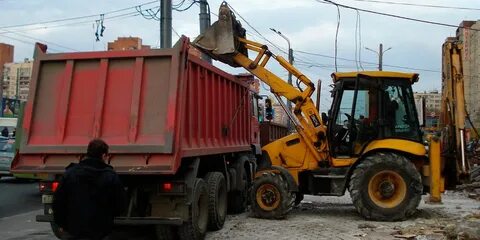Погрузка самосвала экскаватором
