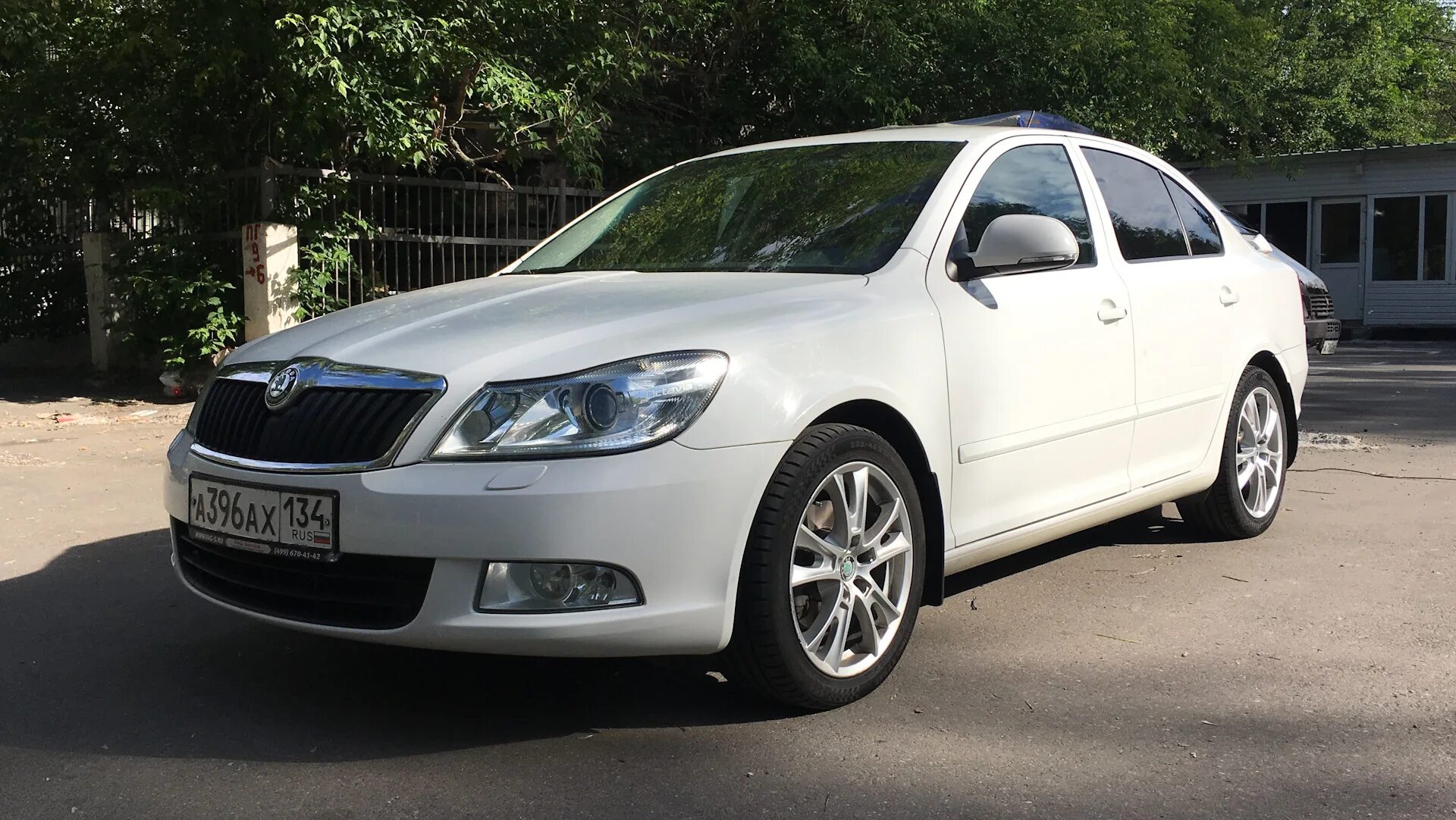 Купить шкоду октавию москве бу. Skoda Octavia 2012 1.8. Skoda Octavia a5 White. Skoda Octavia a5 2012.