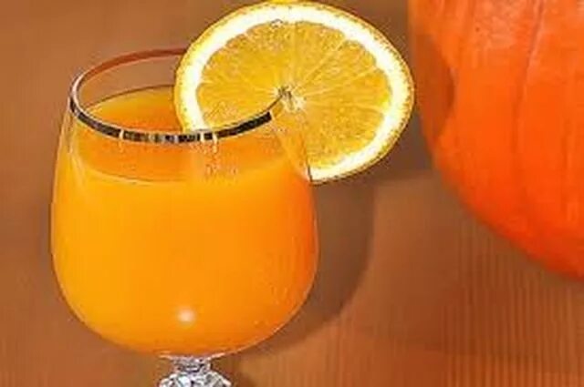 Сок из тыквы с лимоном. Тыквенно цитрусовый сок. Сок из тыквы с апельсином. Сок из тыквы с апельсиновым соком. Вкуснейший сок из тыквы с апельсином.