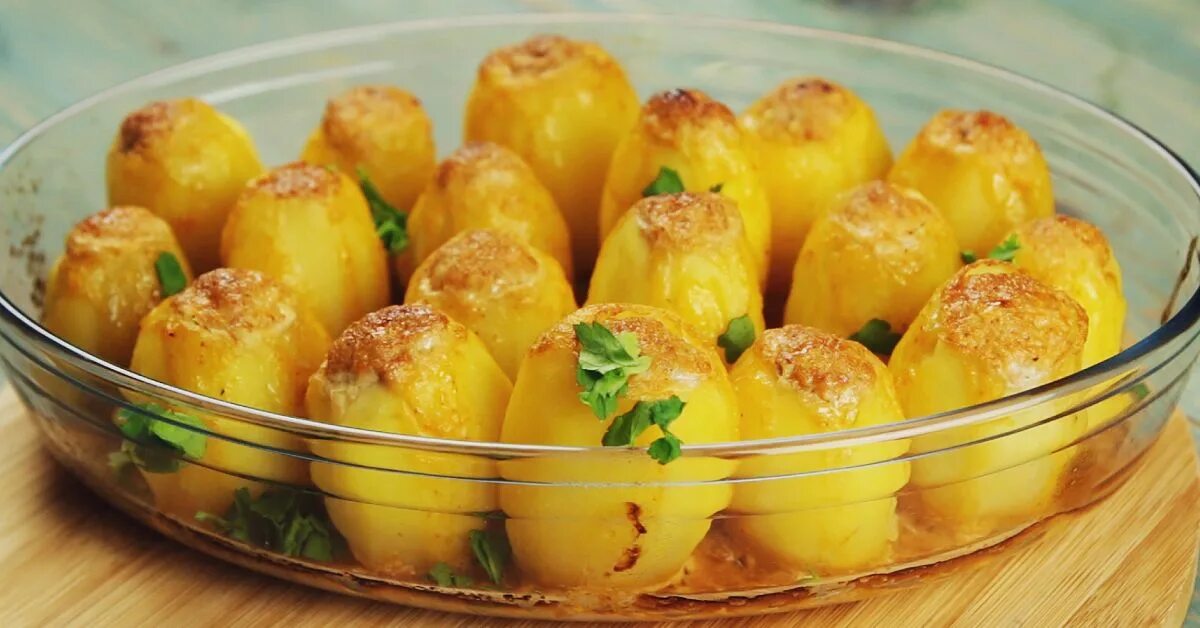 Картошка рецепты с фото. Картошка фаршированная фаршем. Картофель фаршированный фаршем. Фаршированный картофель в духовке. Фаршированный картофель с фаршем в духовке.