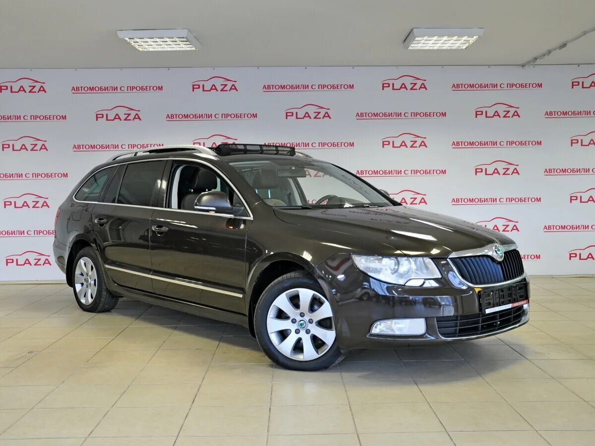 Шкода Суперб универсал 2012. Skoda Superb 2012 коричневый. Skoda Superb 2011 универсал. Skoda Superb хэтчбек 2012.