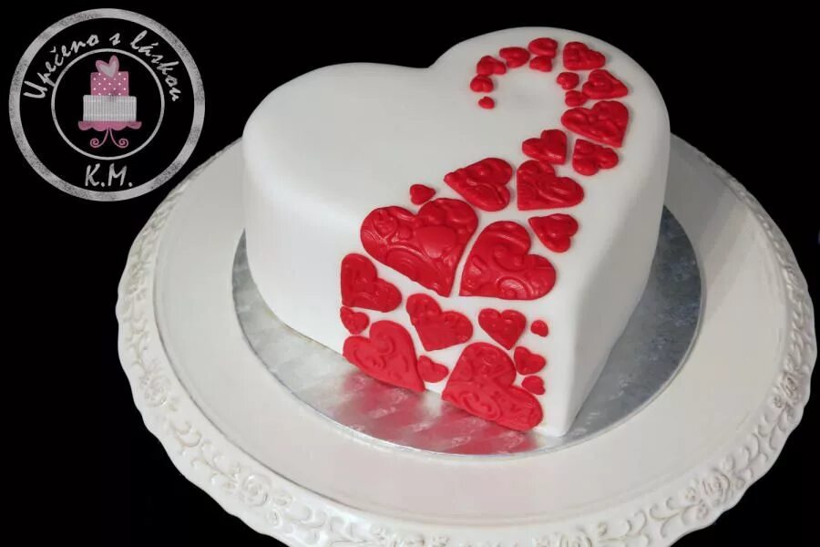 Торт с поцелуем. Торт на день влюбленных. Торт с сердечками. Торт на 14 февраля.