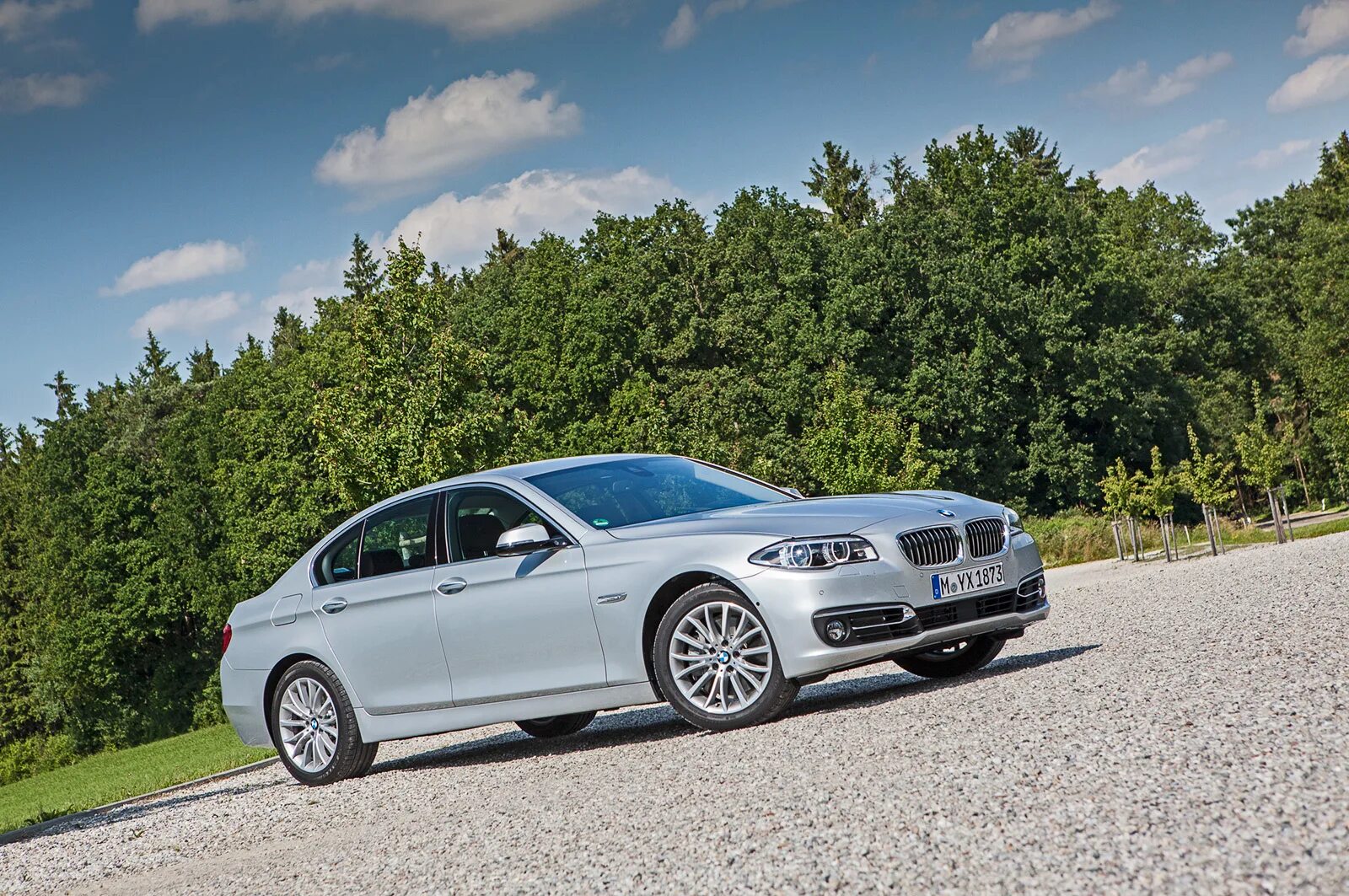 Новая 5 машина. BMW f10 530d. БМВ 5 тест драйв. BMW 5 Series Evolution.