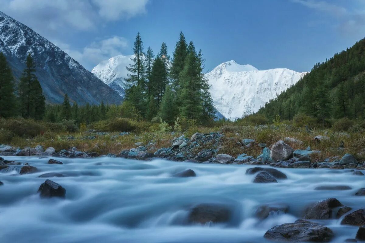 Природный пояс у подножия гор алтай. Озеро Аккем горный Алтай. Долина реки Аккем Алтай. Белуха горный Алтай. Гора Белуха Аккем.