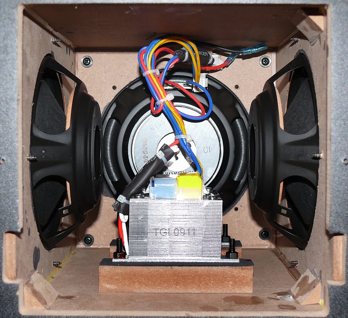 Сабвуфер изнутри. Короб для шумоизоляции пылесоса. Фазоинвертор dls bp-flexi 110. Сабвуфер внутри. Сабвуфер внутри.