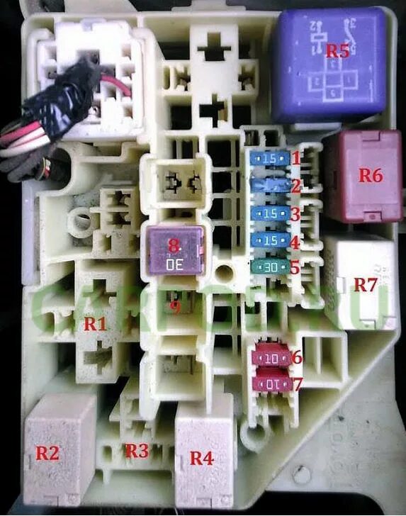 Toyota Vitz 2006 блок реле. Реле Ближний свет Тойота 2002. Реле стартера Тойота Ист 2002. Блок реле Toyota porte. Предохранитель дальнего света тойота