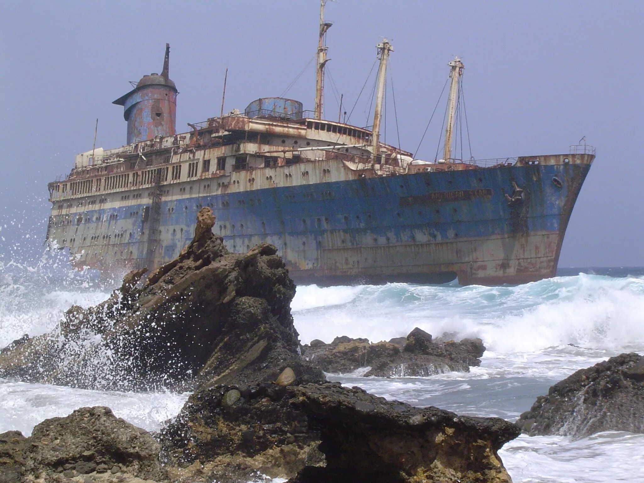 История крушения корабля. Фуэртевентура SS American Star. Корабль-призрак Фуэртевентуры. Корабль призрак Американ Стар. Лайнер SS America.