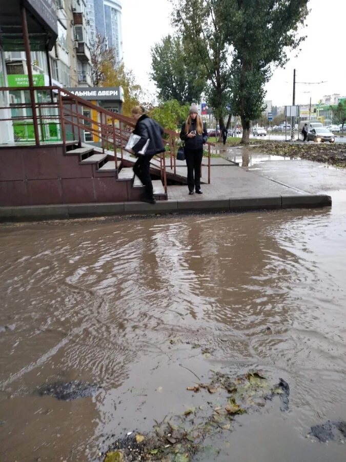 Нет воды энгельс. Потоп. Наводнение осадков. Затопление Энгельс. Улицы после дождя.