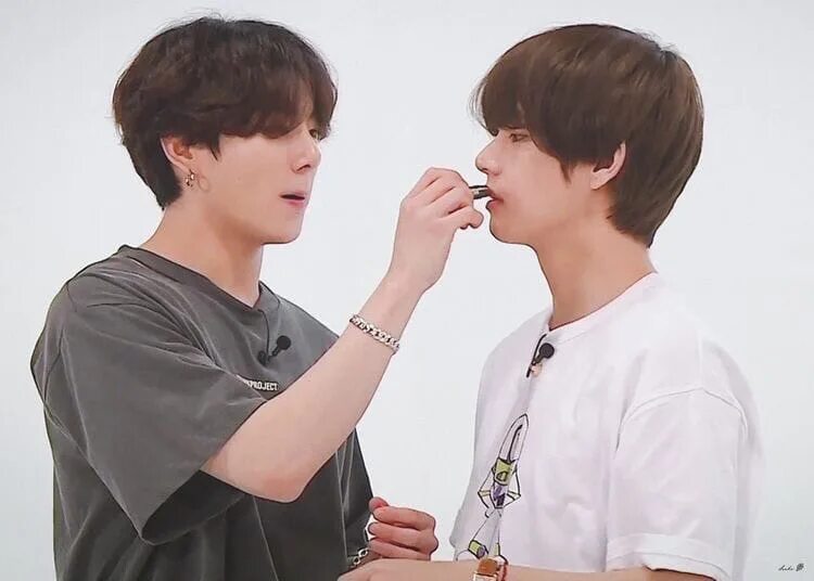 BTS taekook. Вигуки BTS. Taekook Эстетика. Тэхен Чонгук Чимин 2022.