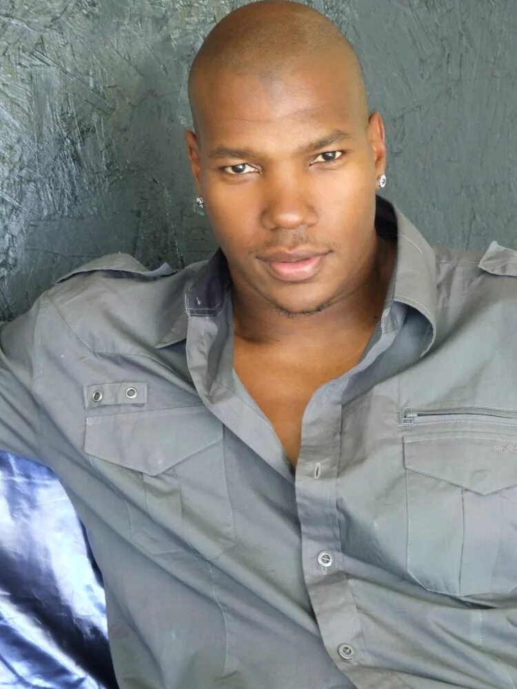 Золотой ключ айзек. Исаак кис фильмы. Исаак рус актер. Isaac keys. Isaac keys.