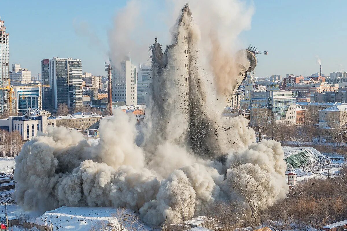 Подрыв башни. Снос телебашни в екатеринбурге. Подрыв башни. Снос телебашни в екатеринбурге. Башня близнецов 11 сентября 2001 год.